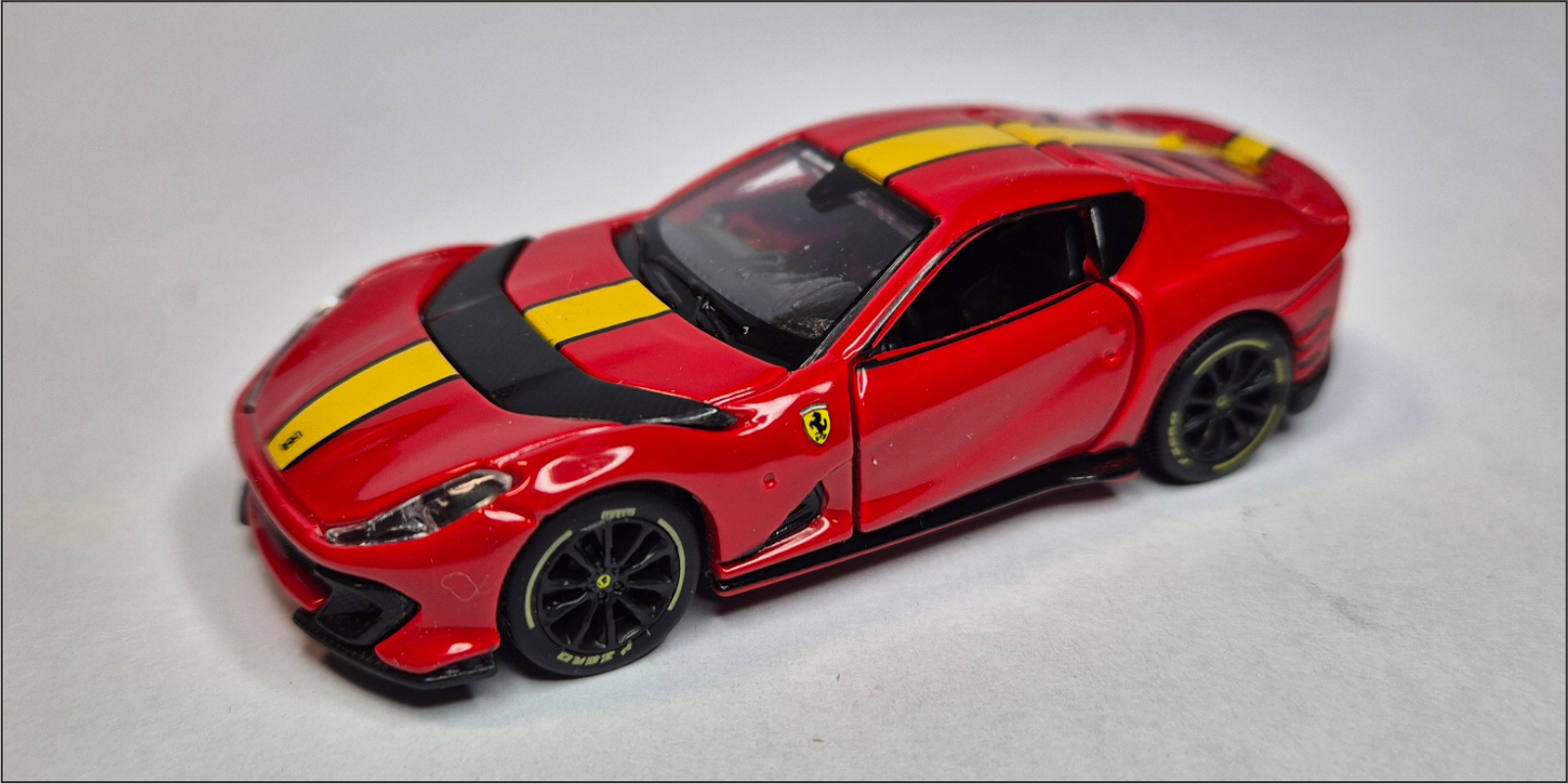 Bburago - Ferrari 812 Competizione