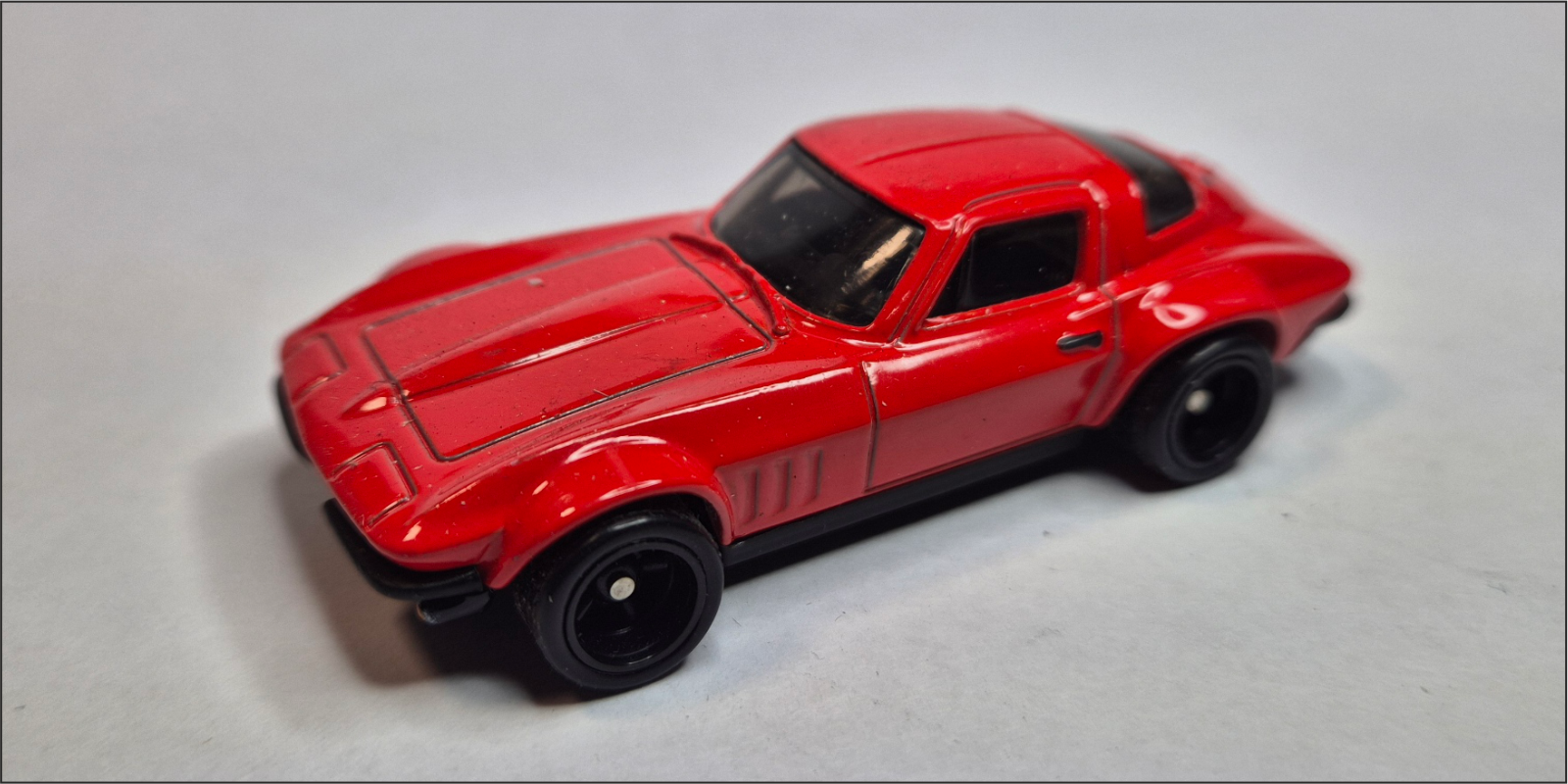 Hot Wheels Premium - Corvette Stingray Coupe
